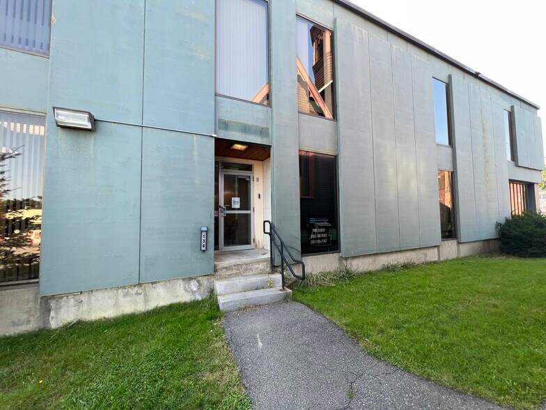 More Photos Of 136 Center St, Old Town Office For Sale