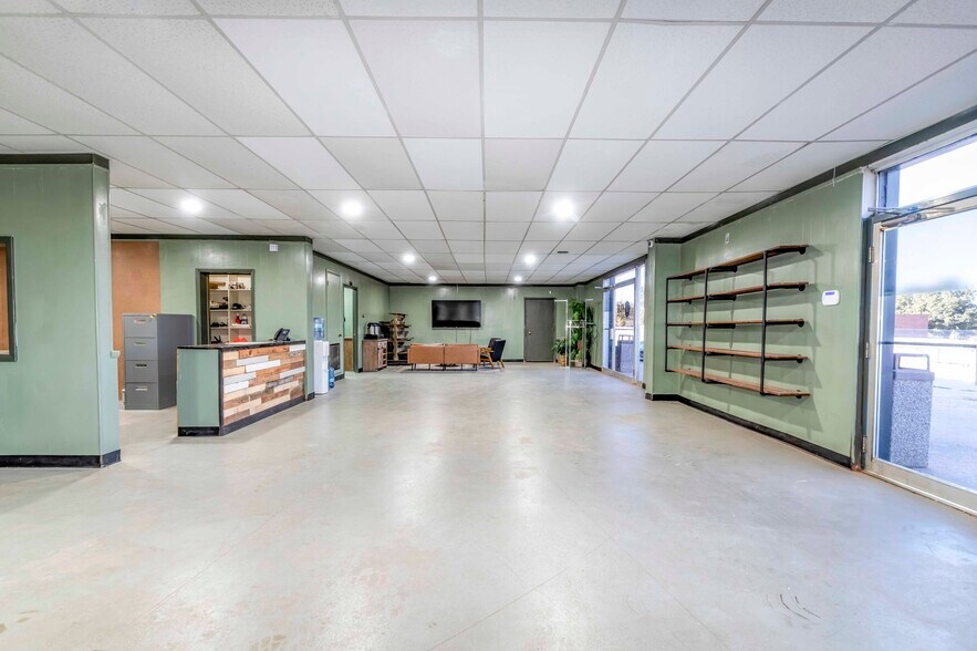 More Photos Of 214 N Highway 18, Chandler General Retail For Sale