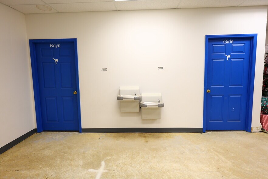 More Photos Of 1010 W Main St, Jacksonville Health Club For Sale
