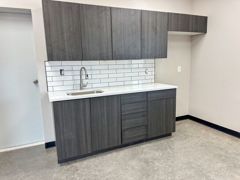 More Photos Of 7115 N County Road 1294, Midland Industrial For Sale