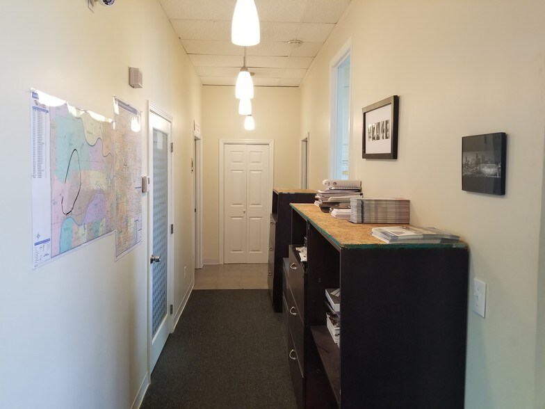 More Photos Of 3100-3102 S 24th St, Kansas City Storefront Retail Office For Lease
