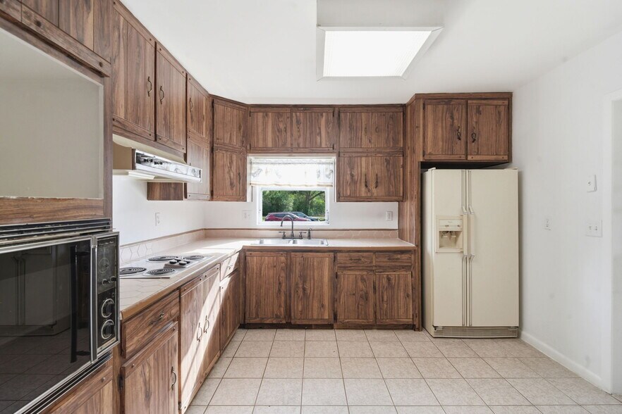 More Photos Of 1030 Camphor Ln, Deland General Retail For Sale