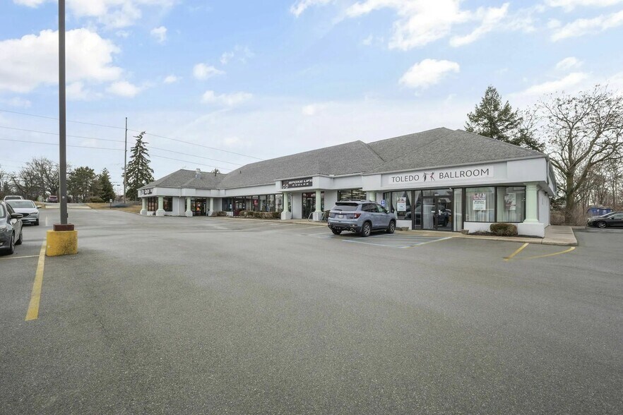 More Photos Of 6363-6365 Monroe St, Sylvania Unknown For Lease