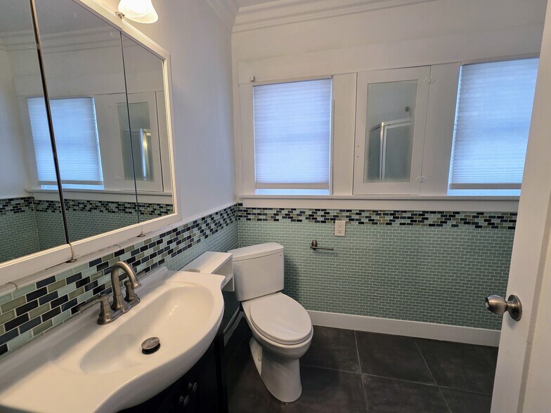 More Photos Of 1810 N Broadway, Santa Ana Medical For Sale