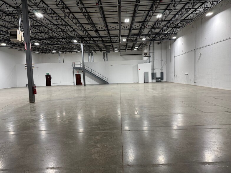 More Photos Of 1605 Rock Creek Blvd, Joliet Distribution For Lease