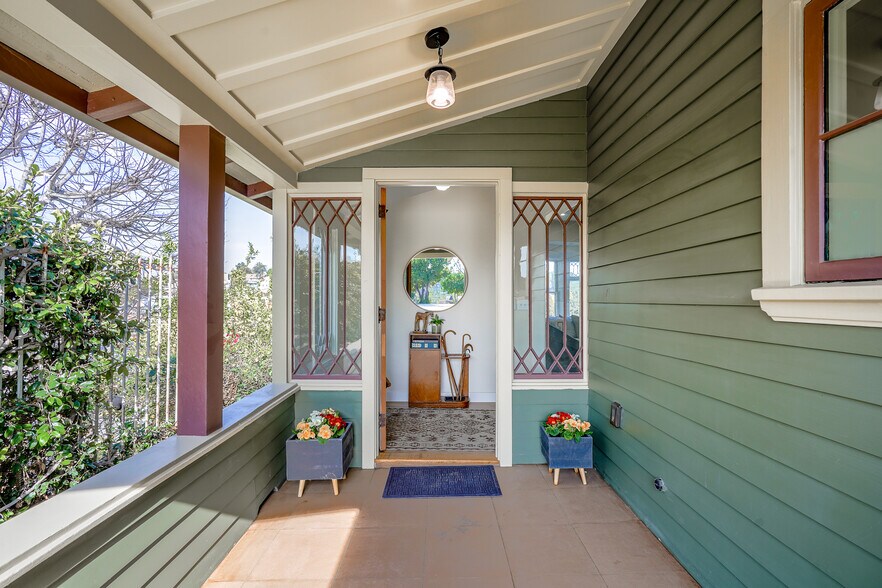 More Photos Of 844 E Kensington Rd, Los Angeles Specialty For Sale