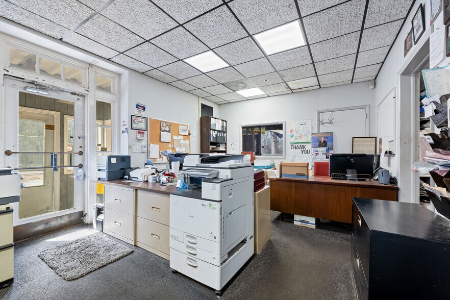 More Photos Of 312 W Luther Ave, Liberty Manufacturing For Sale