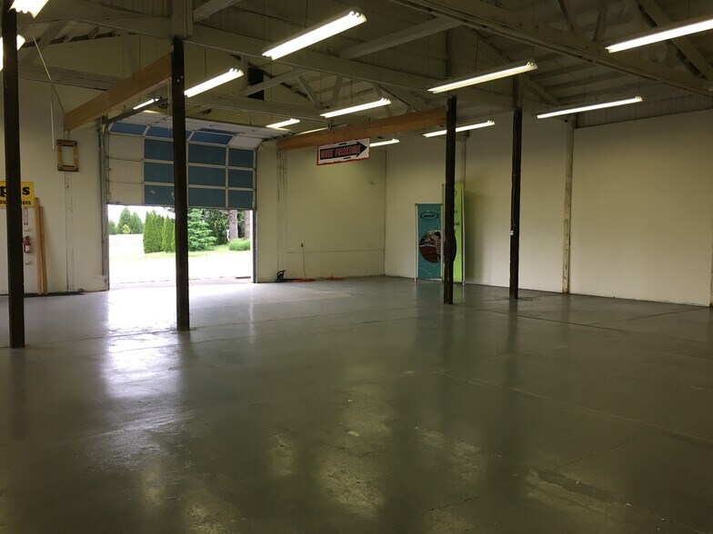 More Photos Of 13084 SE Orient Dr, Boring Freestanding For Lease