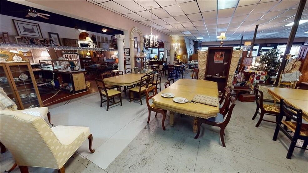 More Photos Of 116 N Illinois St, Chrisman Storefront Retail Residential For Sale