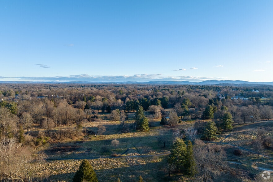 More Photos Of 2628 South Rd, Poughkeepsie Sports And Entertainment For Sale