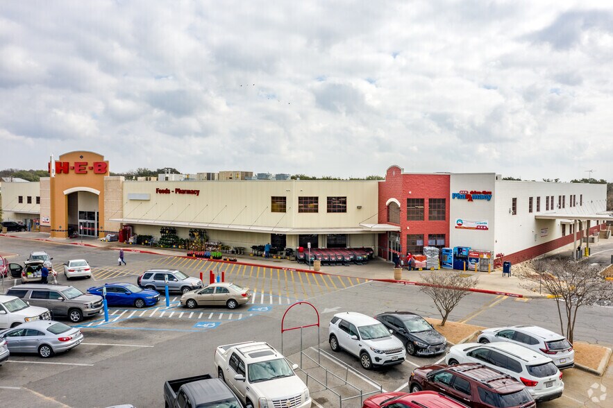 More Photos Of 2929-2951 Thousand Oaks Dr, San Antonio Storefront For Lease
