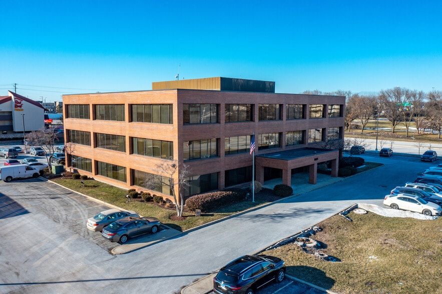 More Photos Of 1601 Bond St, Naperville Office For Lease