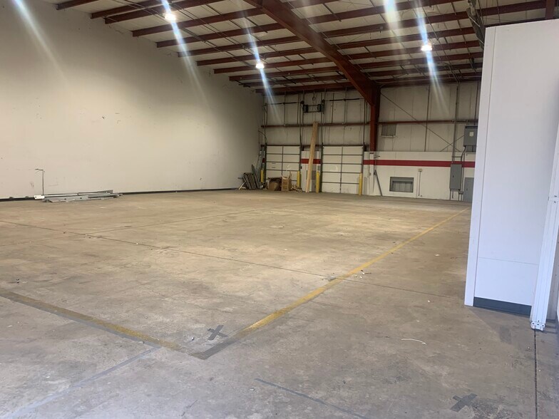 More Photos Of 3 Quest Dr, Bloomington Warehouse For Lease