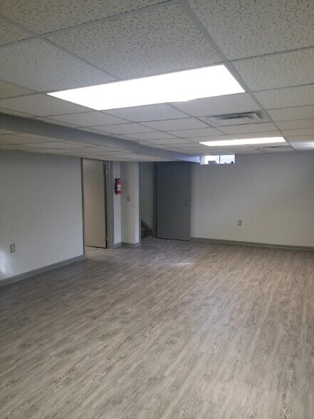 More Photos Of 1128 Villa Linde Ct, Flint Medical For Sale