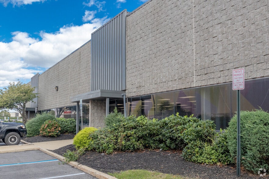 More Photos Of 600 Corporate Ct, South Plainfield Light Distribution For Lease