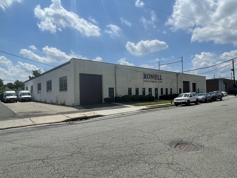 Primary Photo Of 300 Cox St, Roselle Manufacturing For Lease