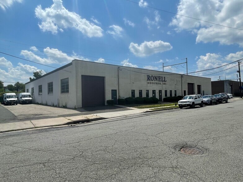 Primary Photo Of 300 Cox St, Roselle Industrial For Sale