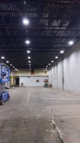 More Photos Of 164-168 Manchester pl, Newark Distribution For Sale