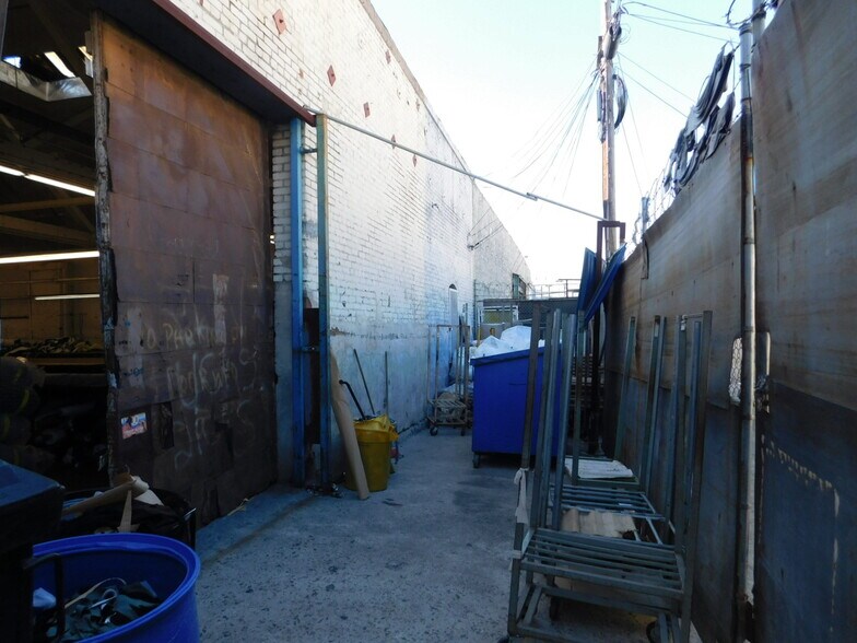 More Photos Of 777 Stanford Ave, Los Angeles Warehouse For Lease
