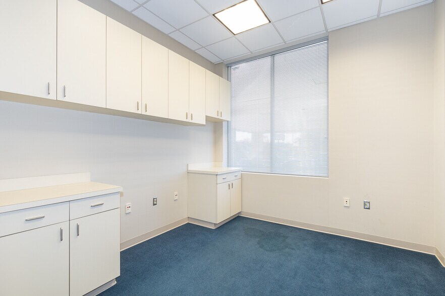 More Photos Of 129 N Main St, Anderson Office For Lease