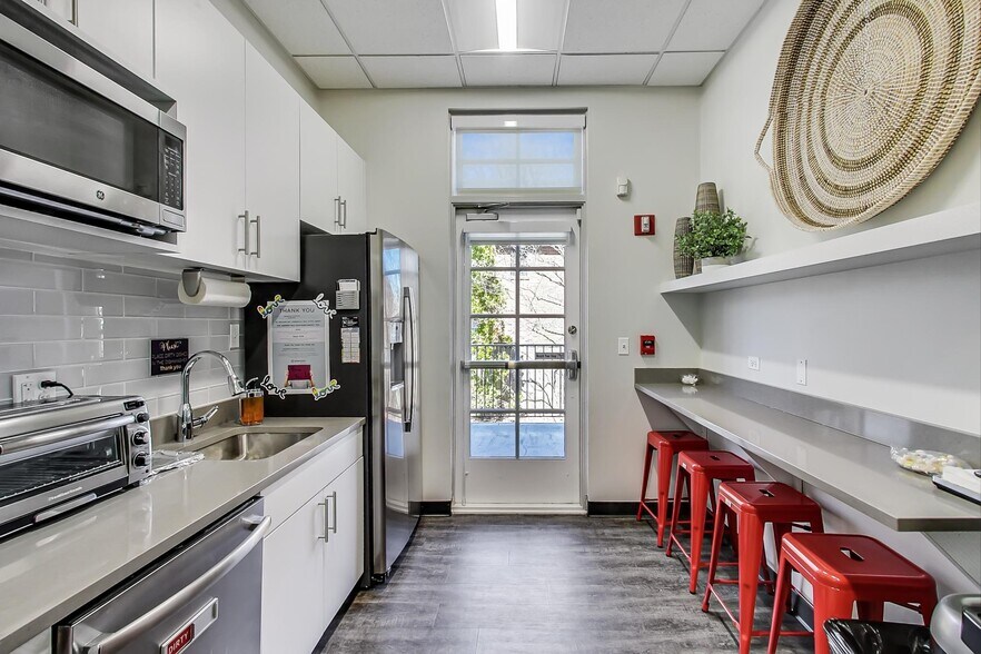 More Photos Of 324 W Touhy Ave, Park Ridge Office For Lease