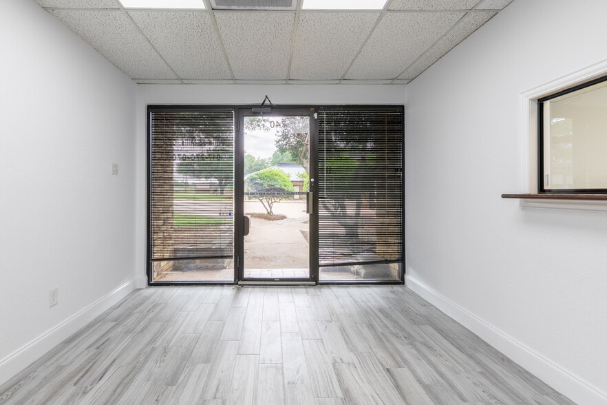 More Photos Of 736 N Fielder Rd, Arlington Medical For Sale