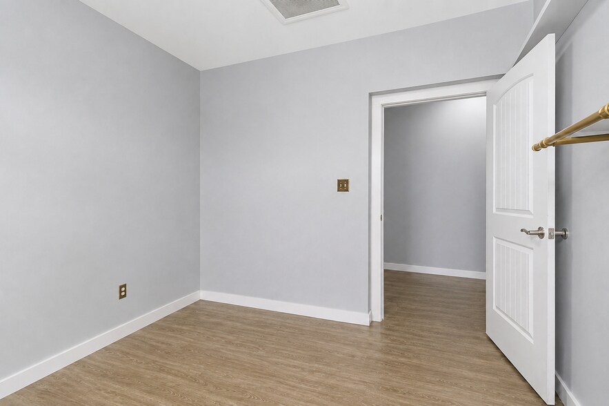 More Photos Of 4714 Shavano Oak, San Antonio Light Distribution For Lease