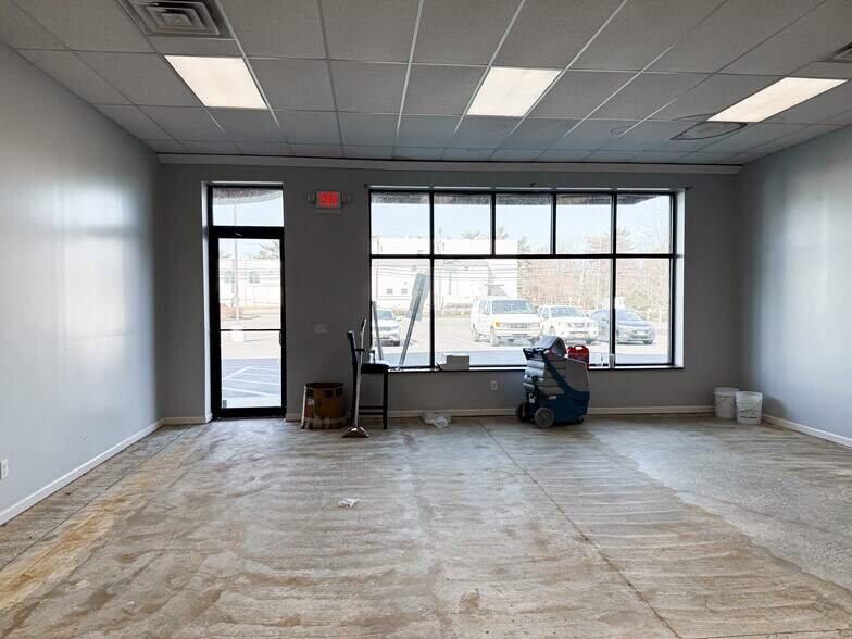 More Photos Of 37 Clementon Rd, Berlin Storefront For Lease