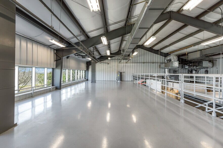 More Photos Of 15315 W Highway 71, Austin Showroom For Sale