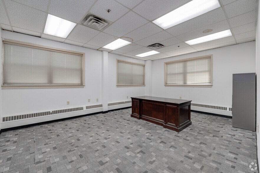 More Photos Of 235 New York Dr, Fort Washington Light Manufacturing For Lease