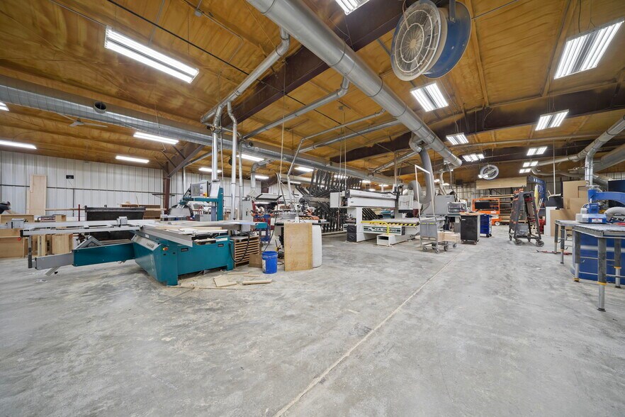 More Photos Of 29 Red Oak Rd, High Hill Manufacturing For Sale