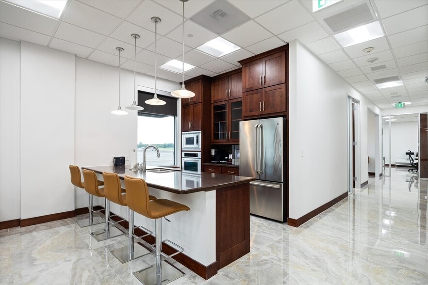 More Photos Of 12890C S Highway 6, Sugar Land Specialty For Sale