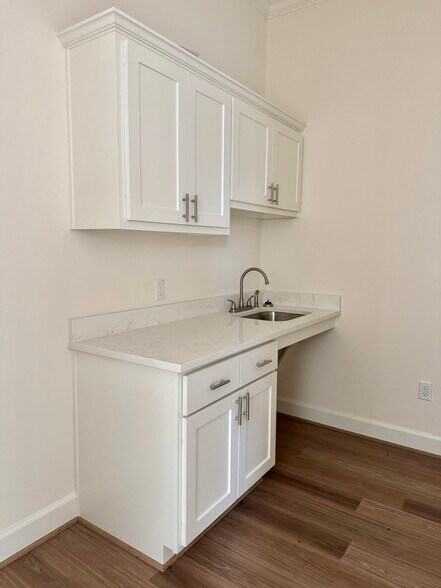 More Photos Of 1630 W Prosper Trl, Prosper Unknown For Lease