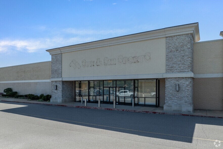 More Photos Of 3301 W Main St, Norman Unknown For Sale