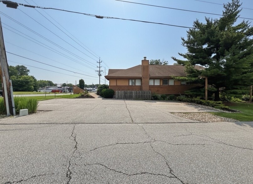 More Photos Of 1000 Ohio Pike, Cincinnati Office For Lease