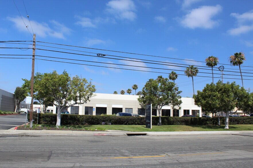 More Photos Of 3283-3299 Walnut Ave, Signal Hill Unknown For Lease