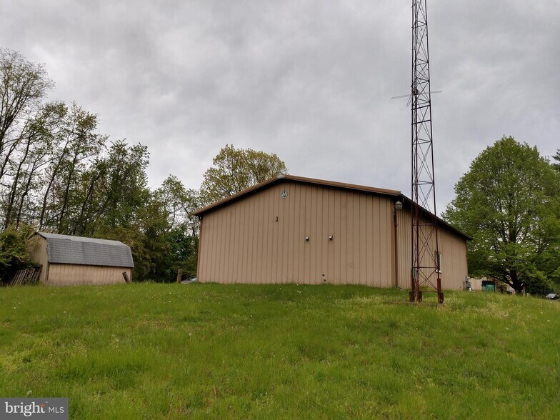 More Photos Of 23 Lawrencia Dr N, Lawrence Freestanding For Sale
