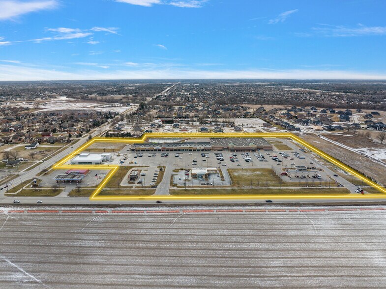 More Photos Of 16320-16700 26 Mile Rd, Macomb Supermarket For Lease