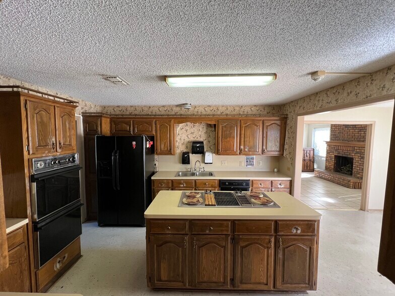 More Photos Of 3770 Private Road 3439, Longview Flex For Sale