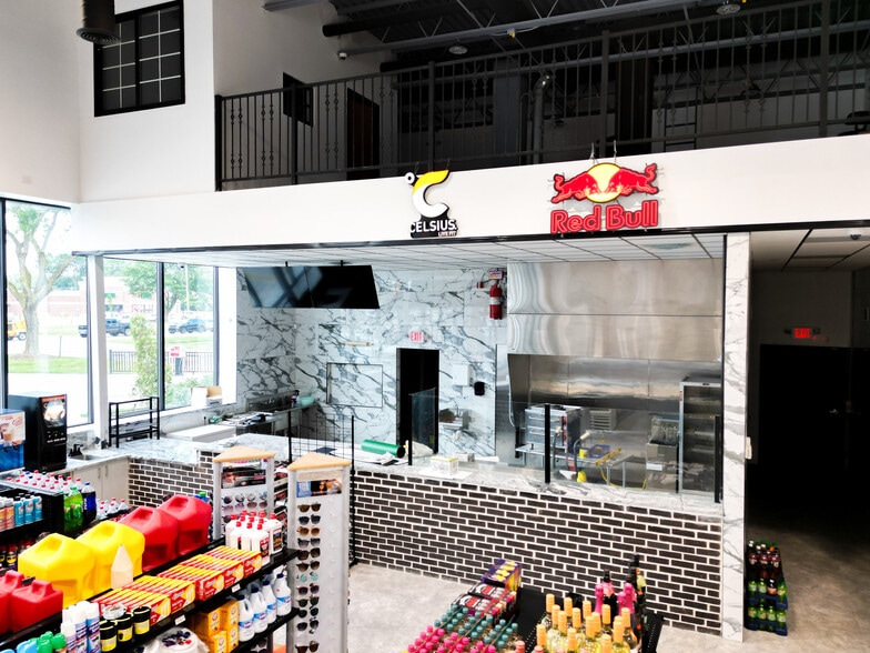 More Photos Of 4050 15 Mile Rd, Sterling Heights Service Station For Lease
