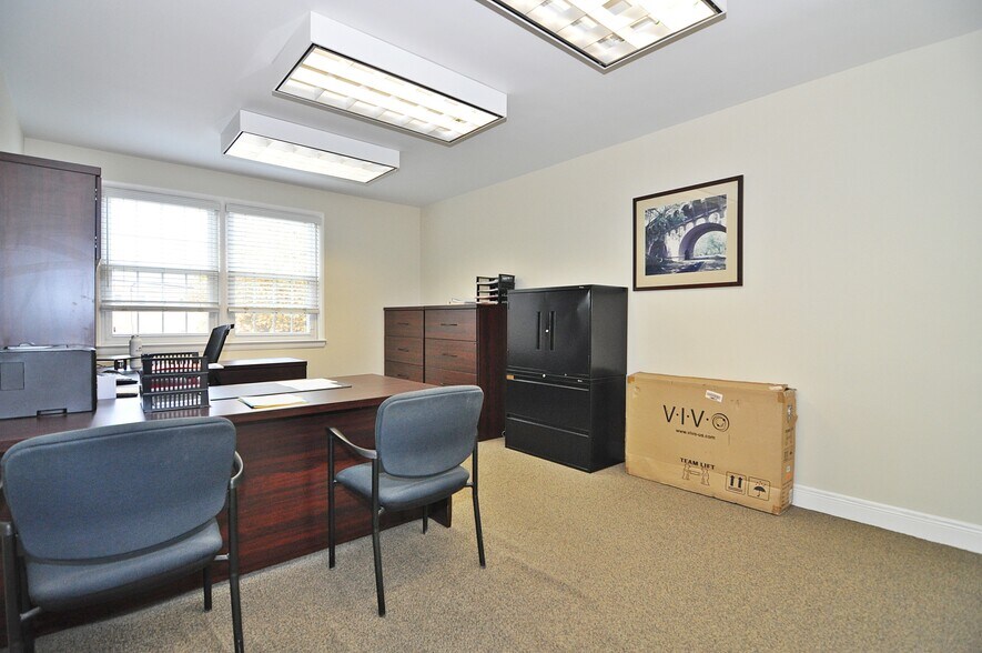 More Photos Of 210 Little Falls St, Falls Church Office For Sale