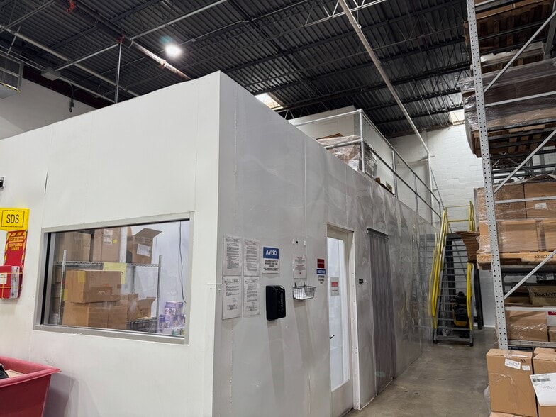 More Photos Of 625 Public Service Rd, Waukegan Warehouse For Sale
