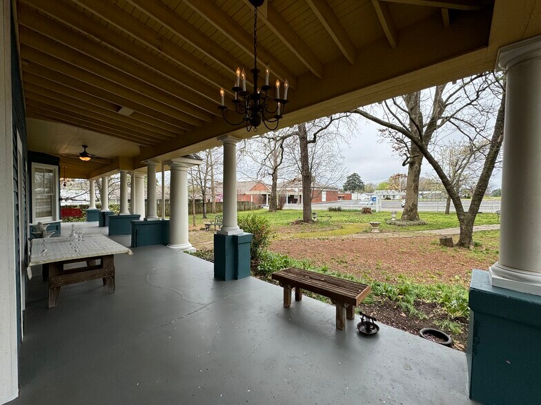 More Photos Of 224 W Chickasaw St, Tahlequah Hospitality For Sale