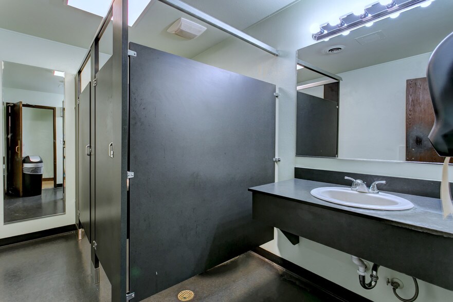 More Photos Of 710 S Columbia Ave, Connell Restaurant For Sale