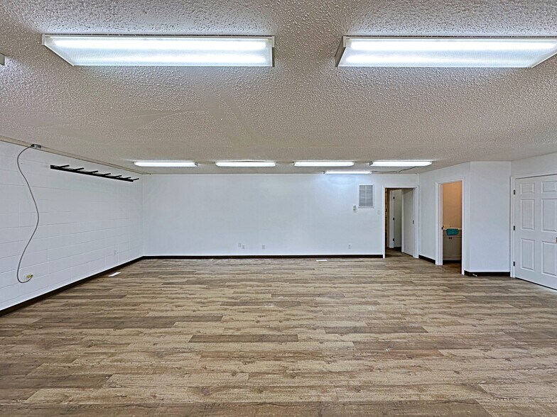 More Photos Of 8127 Fraser Av, Fort McMurray Service For Lease