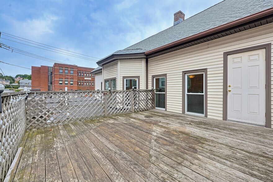 More Photos Of 24-26 Montauk Ave, New London Storefront Retail Residential For Sale
