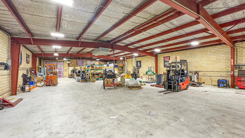 More Photos Of 115 Engel St, Houston Flex For Sale