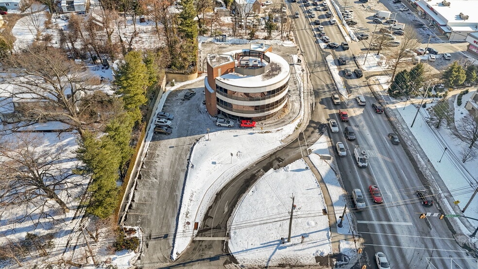 More Photos Of 667 Welsh Rd, Huntingdon Valley Loft Creative Space For Sale