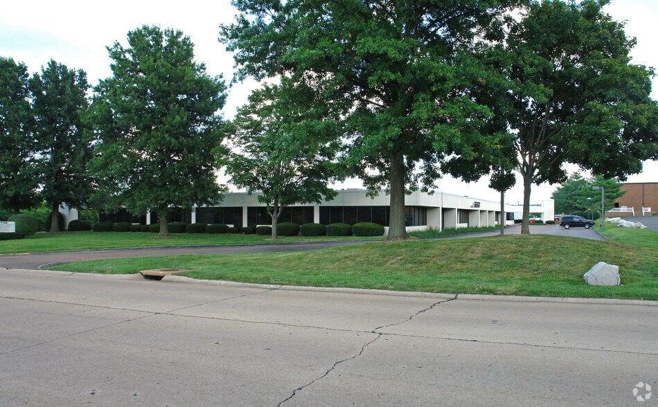 Primary Photo Of 1700-1748 Gilsinn Ln, Fenton Office For Lease