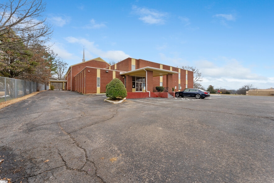 More Photos Of 3411 Covington Pike, Memphis Religious Facility For Sale
